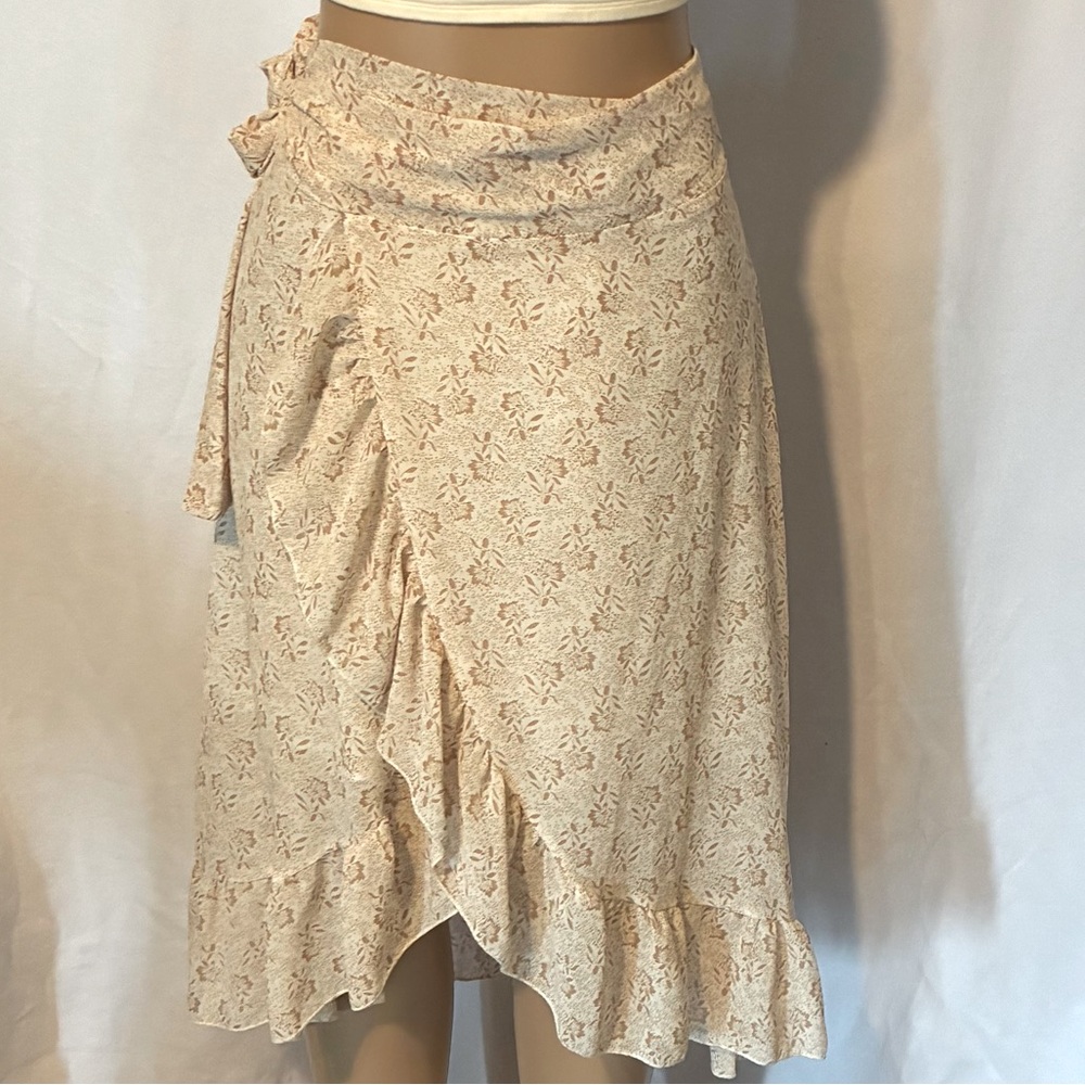 Women’s Cream and Beige Floral Wrap Skirt Size Medium